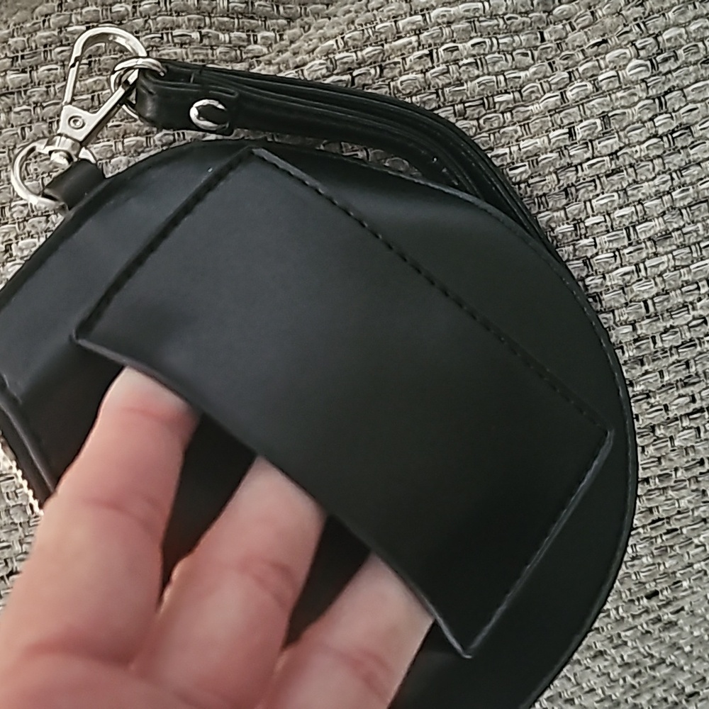 Rose 3d pattern wristlet - Picture 4 of 5